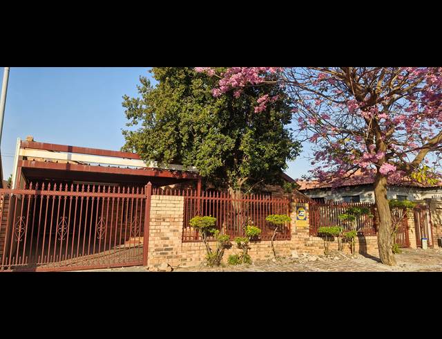 3 BEDROOM FREESTANDING FOR SALE IN MAHUBE VALLEY